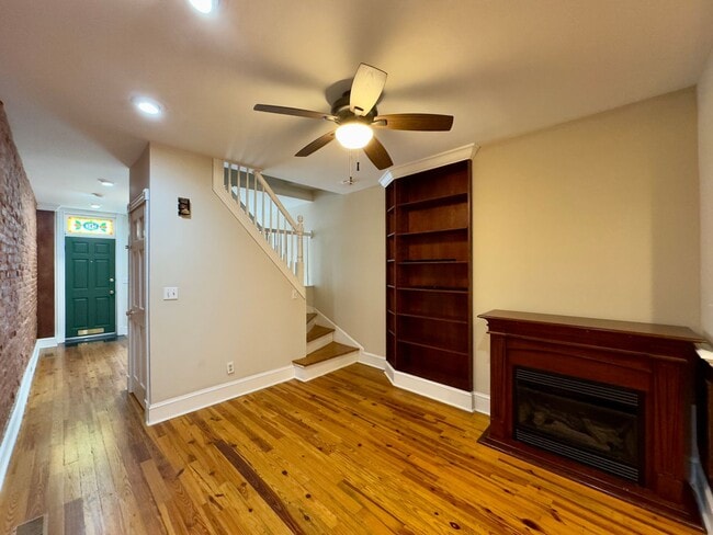 Building Photo - Charming 2 Bedroom/1 Bathroom Townhome with Deck and Parking Pad in South Baltimore!
