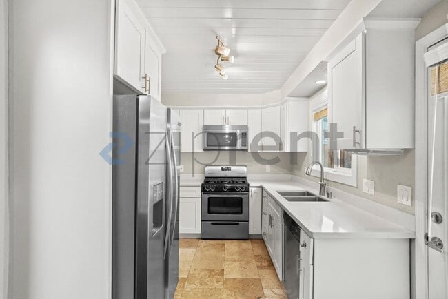 Building Photo - Unit