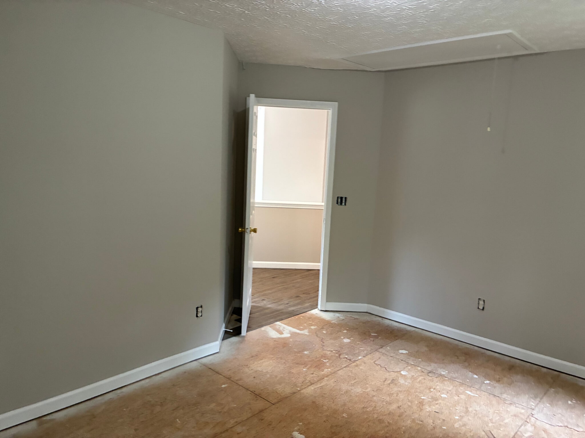 Building Photo - Room in House on Tara Bend