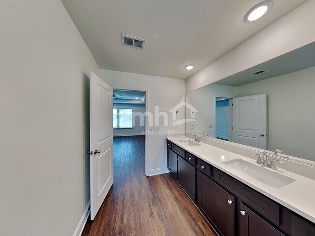Building Photo - 129 Pecan Dr