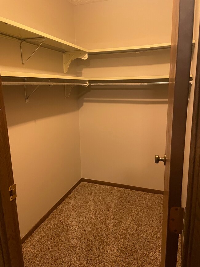 Building Photo - 7213 Creekview Dr