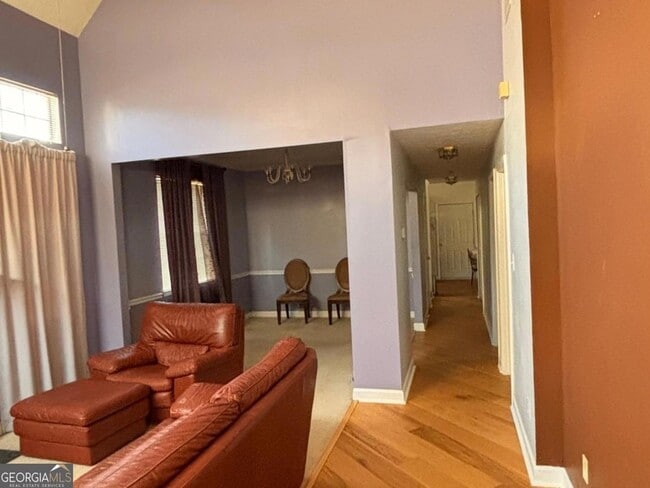 Building Photo - 474 Fraser St SE