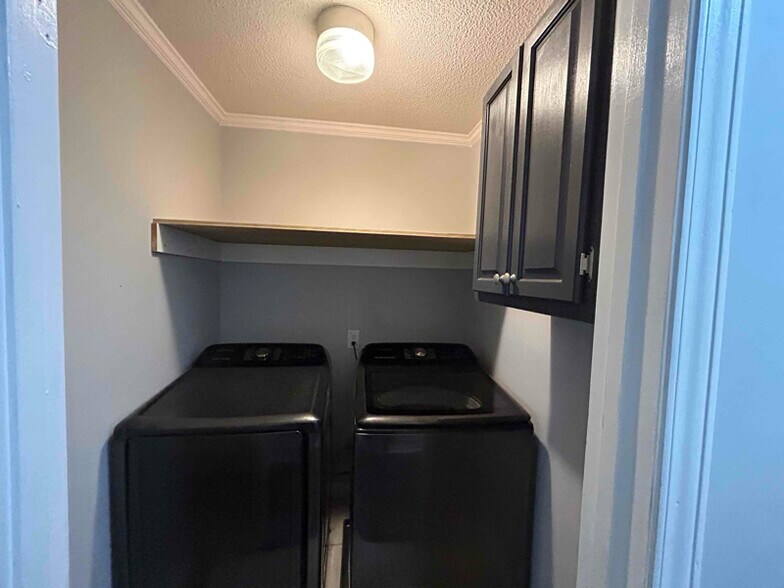 Building Photo - 436 Riverdale Rd