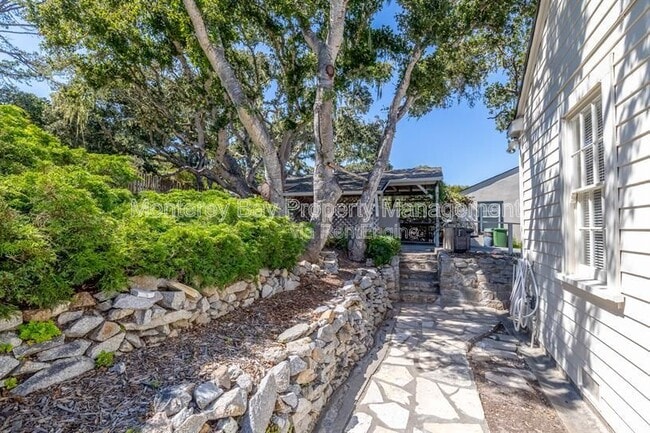 Building Photo - 84 Vía Del Pinar