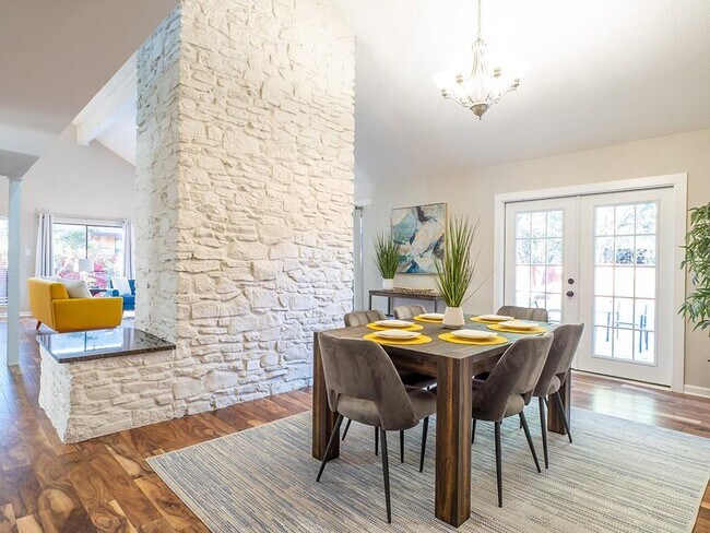 Building Photo - 11618 Sherwood Forest