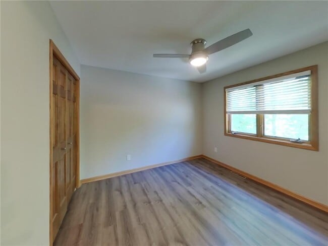 Building Photo - 5585 Rosewood Ln