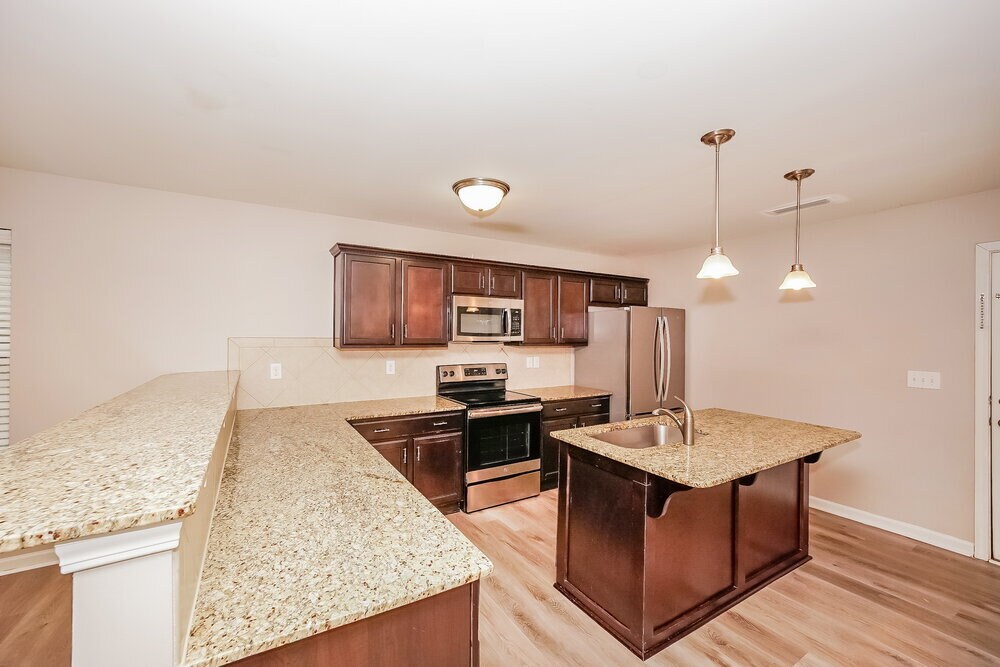 Building Photo - 4202 Broadstairs Dr SW