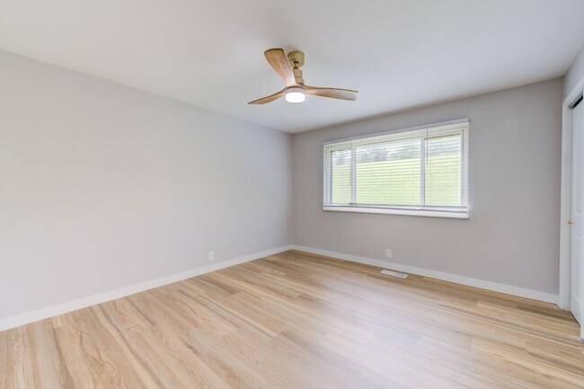 Building Photo - Beautiful renovated three bedroom house