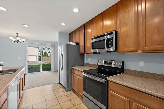 Building Photo - Spacious 4-Bed Home in DuPont | Huge Loft & 5 Mins to JBLM!
