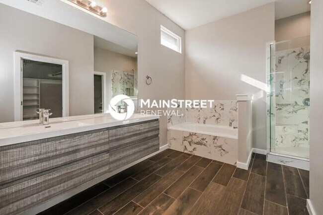 Building Photo - 4 Bedroom Pet-Friendly Home in Oklahoma City, OK with Main Street Renewal
