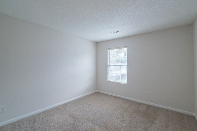 Building Photo - Spacious Home with Oversized Bedrooms & Op...