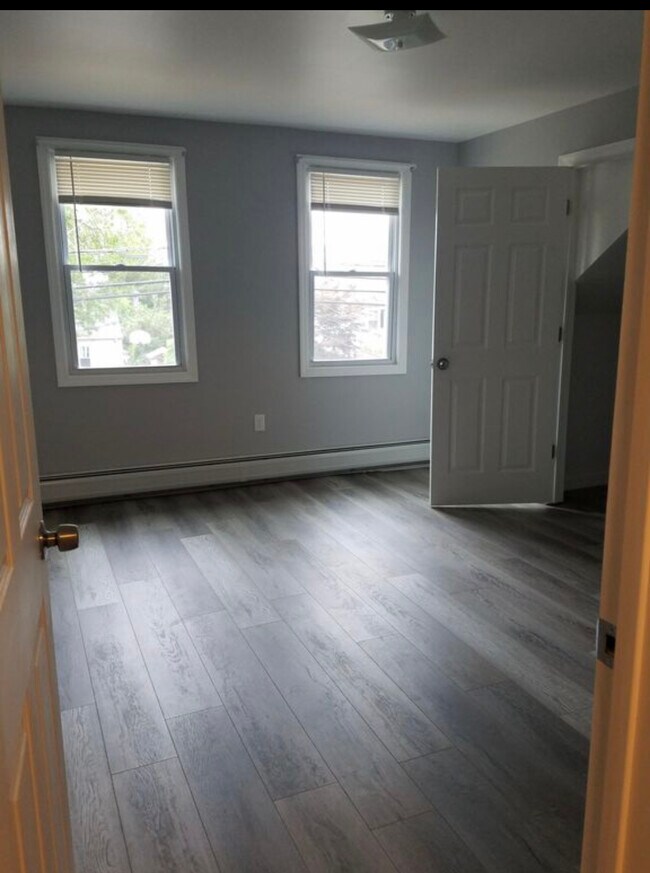 Building Photo - 95 Richmond Ave