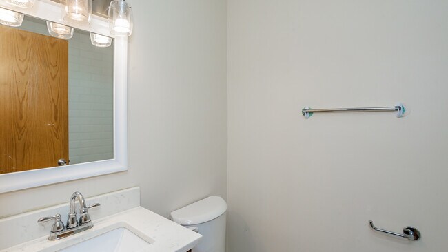 Building Photo - 5510 S Cornell Ave