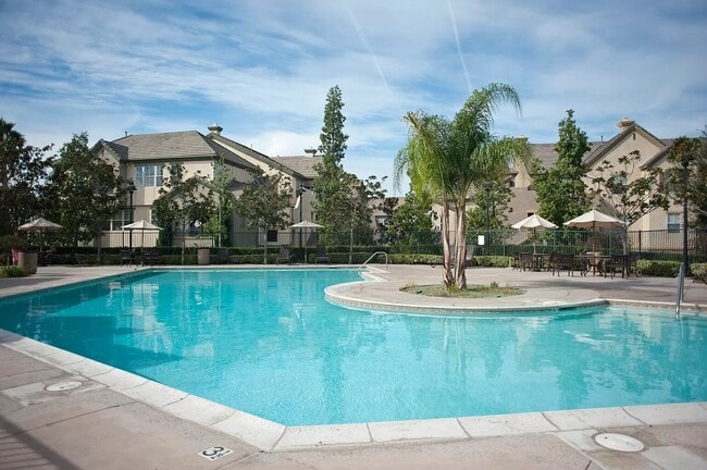 Building Photo - 1875 Baudouin Pl