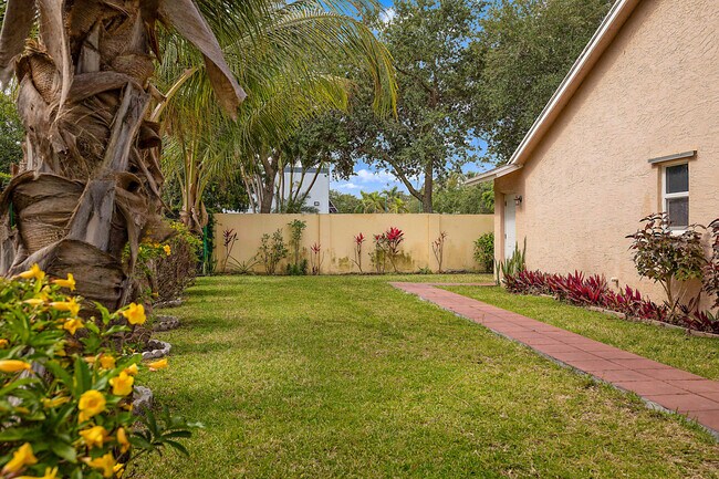 Building Photo - 320 NE 42nd St