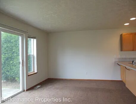 Building Photo - 3625 NE 157th Ave