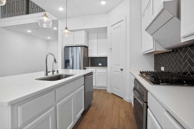 Building Photo - 16607 Lake Austin St