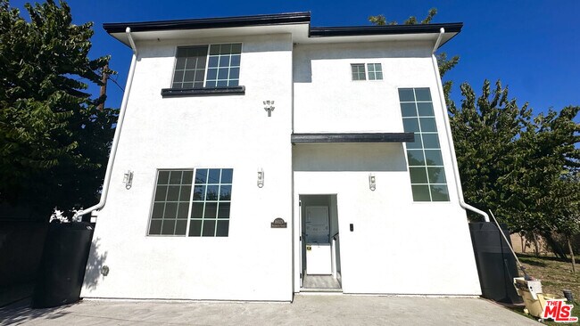 Primary Photo - 16023 Wyandotte St