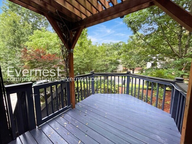 Building Photo - Beautiful 4 Bed/3 Bath Home with 3 Car Garage / Available Now!