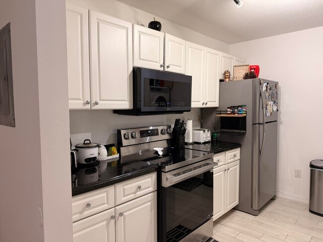 Building Photo - 1200 Town Center Dr