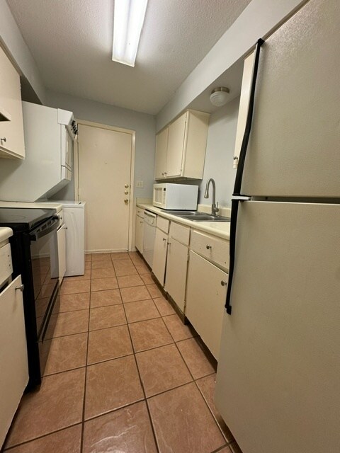 Building Photo - 239 Craddock Ave