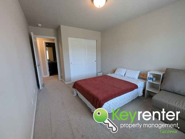 Building Photo - Spacious Northeast Tacoma 3 Bedroom Home for Rent Near Browns Point