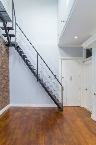 Building Photo - 47 1/2 1st Street (2nd & 1st Ave), #5R