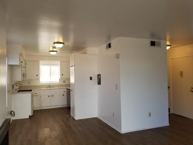 Building Photo - 2818 W 235th St