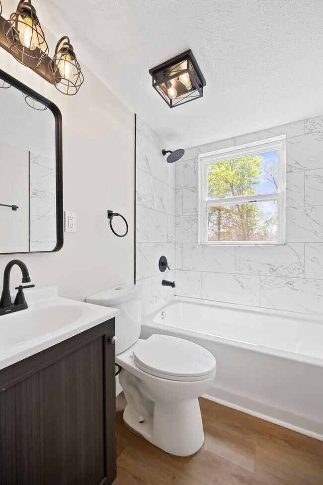 Building Photo - Dream House! Three Bedroom fully Renovated...
