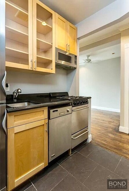 Building Photo - 234 Mott St