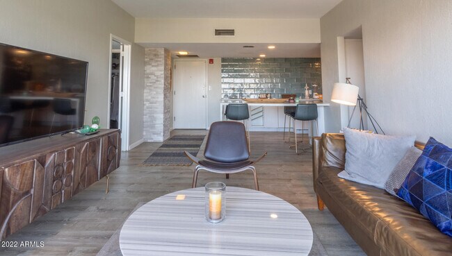 Building Photo - 805 4th Ave