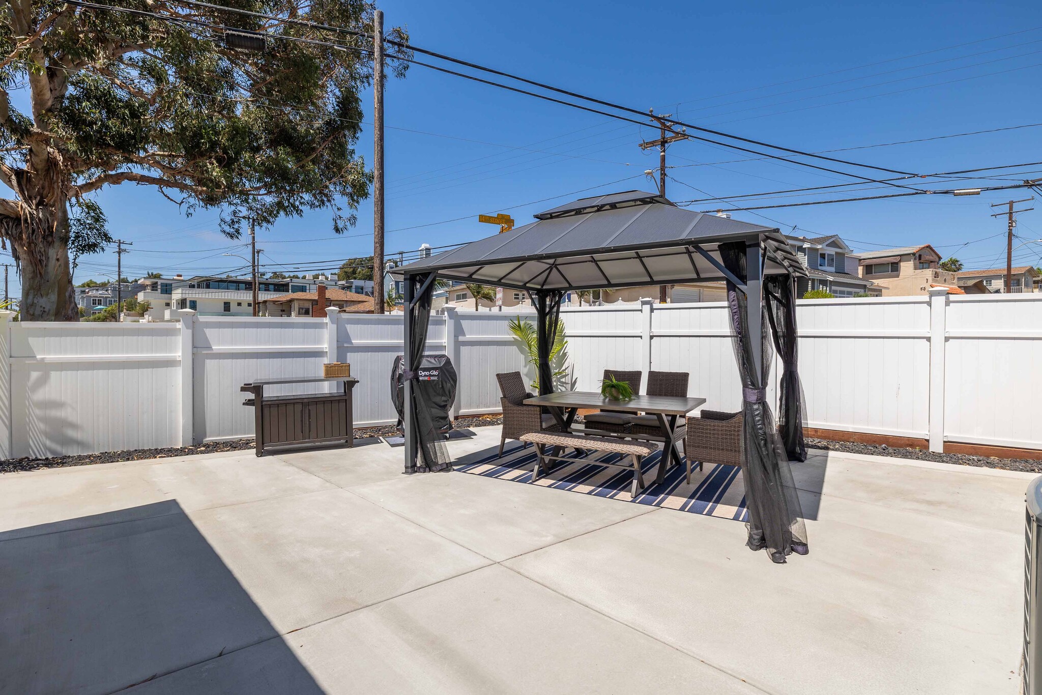 Building Photo - 1326 Corona St