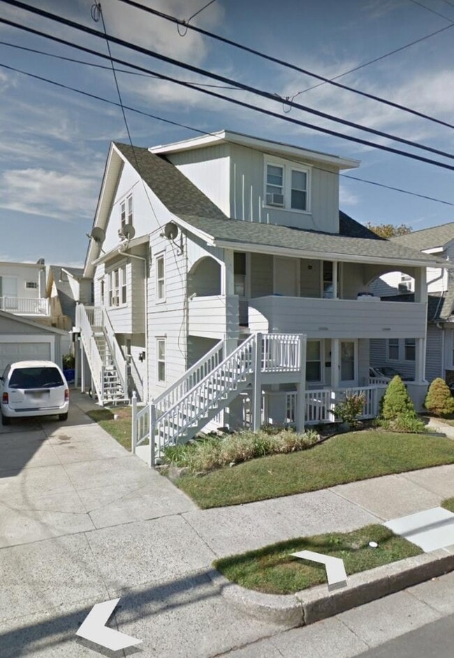 Building Photo - 128 N Sacramento Ave