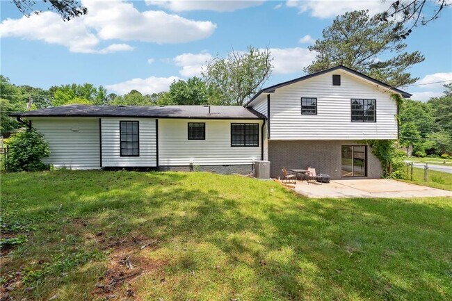 Building Photo - 2149 Indian Hill Rd
