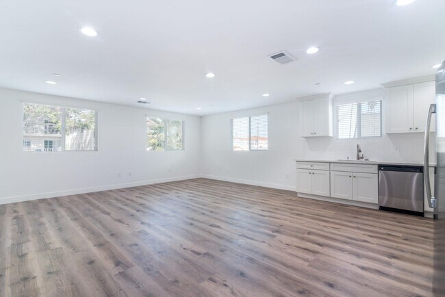 Building Photo - 1255 W 8th St
