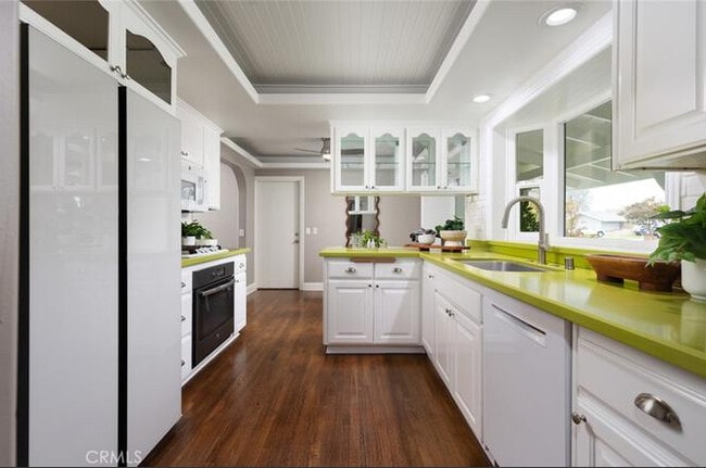 Building Photo - 14191 Lambeth Way