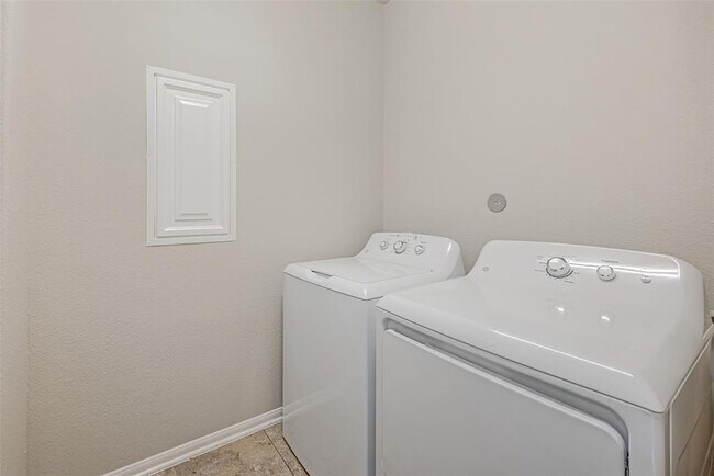 Building Photo - 9526 Bonbrook Bend Ln