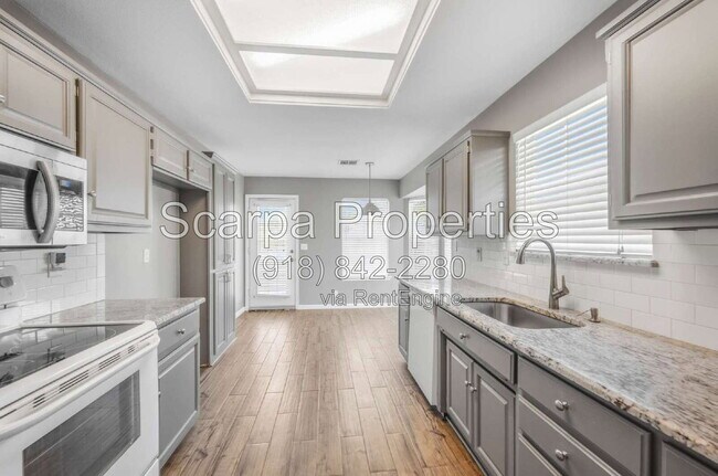 Building Photo - 9311 E 95th Pl