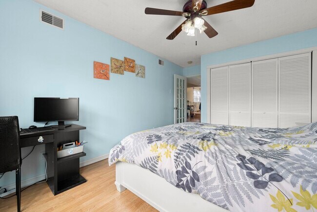 Building Photo - 77 W 17th St