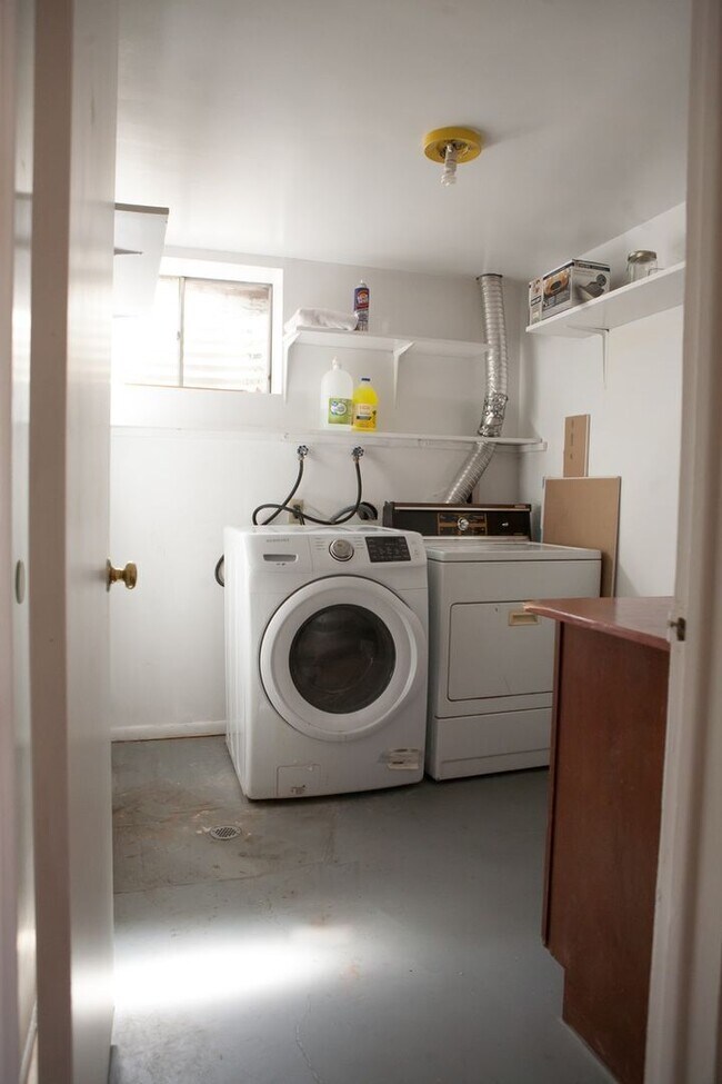 Building Photo - Charming 3BR in Aurora