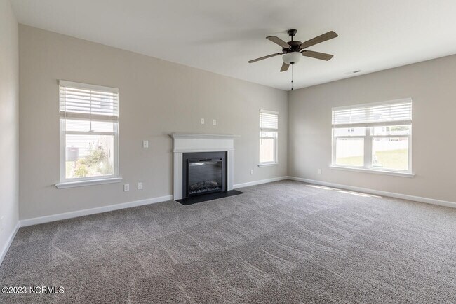 Building Photo - 300 Waylon Wy