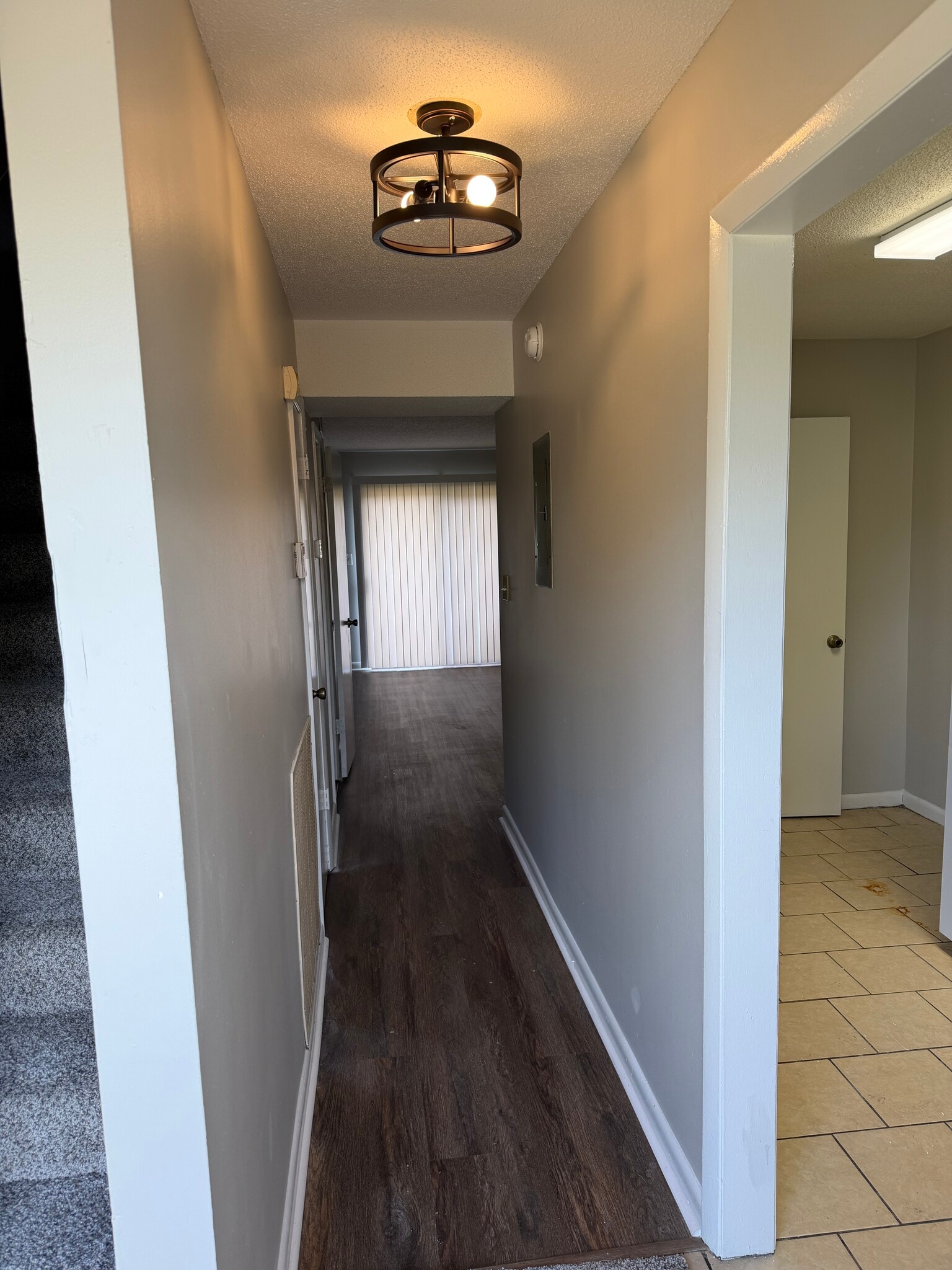 Entry Hallway - 2813 31st Ave N
