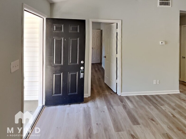 Building Photo - 829 Woodland Ln