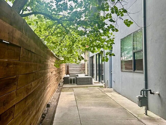 Building Photo - Beautiful home located just off of Cherry ...