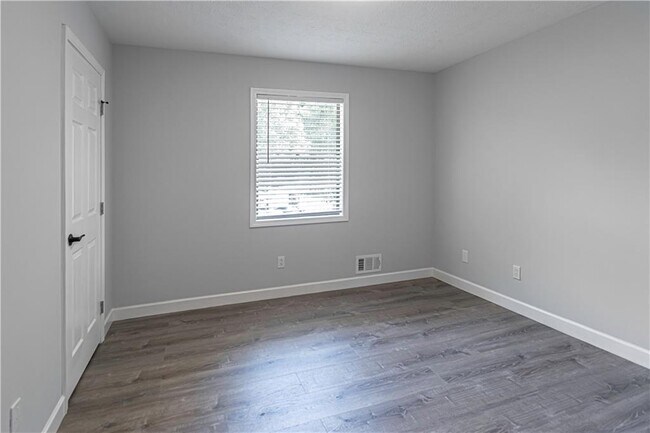 Building Photo - 986 Bramwell Ln