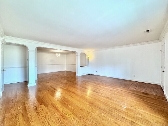 Primary Photo - 37 Greenwich Ave
