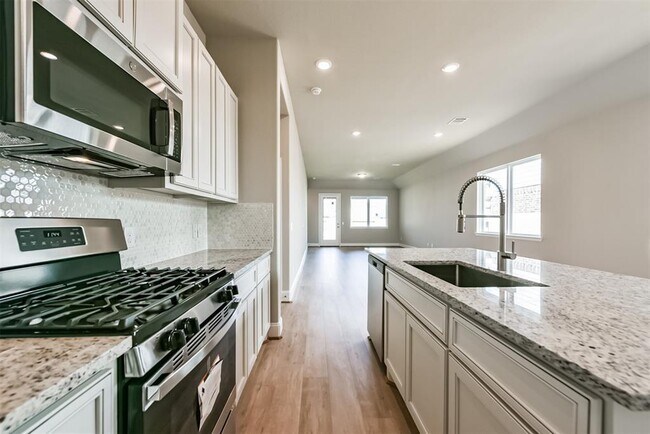 Building Photo - 745 Lake Lacosta Dr