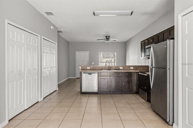 Building Photo - 677 Royalty Ct