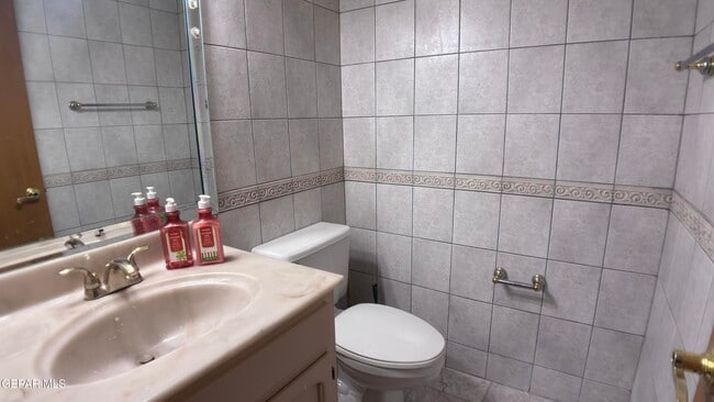 Building Photo - 4719 Frankfort Ave