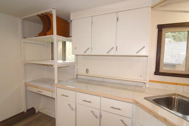 Building Photo - Riverfront property in Coast Range